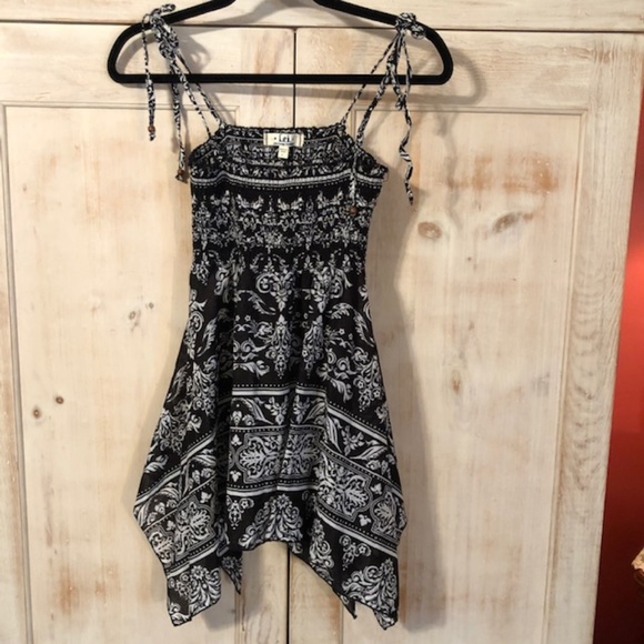 lei Tops - L.E.I Black & White Handkerchief Style Top